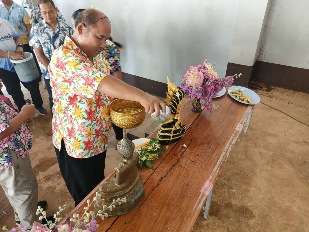 กิจกรรมสรงน้ำพระและรดน้ำขอพรคณะผู้บริหาร เนื่องในเทศกาลสงกรานต์ เทศบาลตำบลโคกสี ประจำปี พ.ศ. ๒๕๖๙